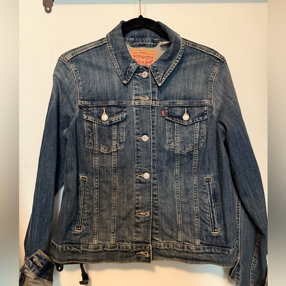 Original Levi’s Trucker jacket never worn size XL